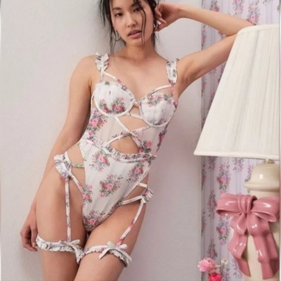 Lailah Vintage Floral Bodysuit For Love & Lemons - Picture 2 of 7